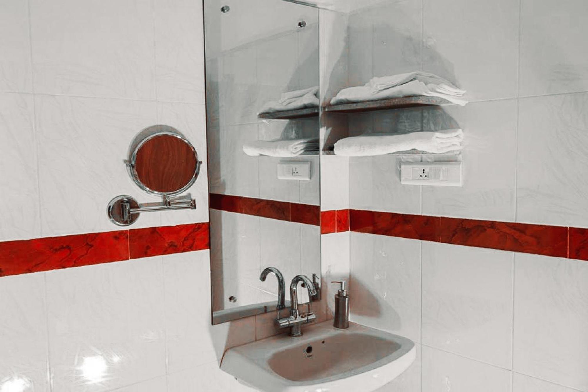 The Kei Inn & Suites Hotel Near Salt Lake Calcutta Exteriör bild