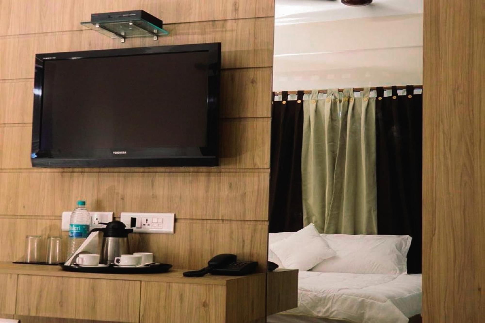 The Kei Inn & Suites Hotel Near Salt Lake Calcutta Exteriör bild