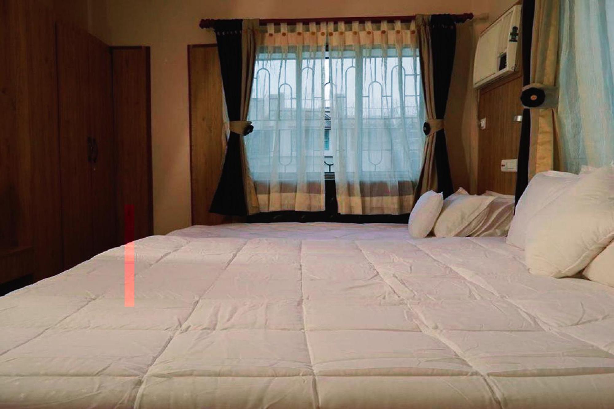 The Kei Inn & Suites Hotel Near Salt Lake Calcutta Exteriör bild