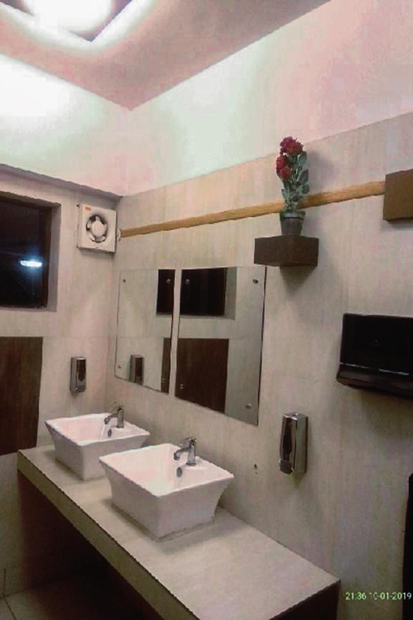The Kei Inn & Suites Hotel Near Salt Lake Calcutta Exteriör bild